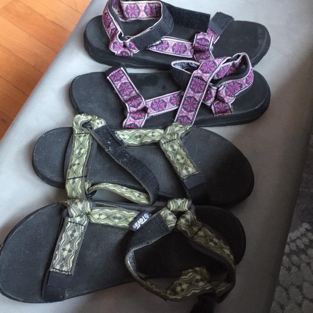 Teva original universal style sandals (2 pairs)